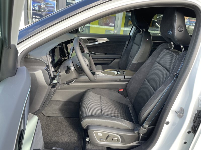 Fahrzeugabbildung Austral Esprit Alpine Full Hybrid E-Tech 200 Bild 8 von 42