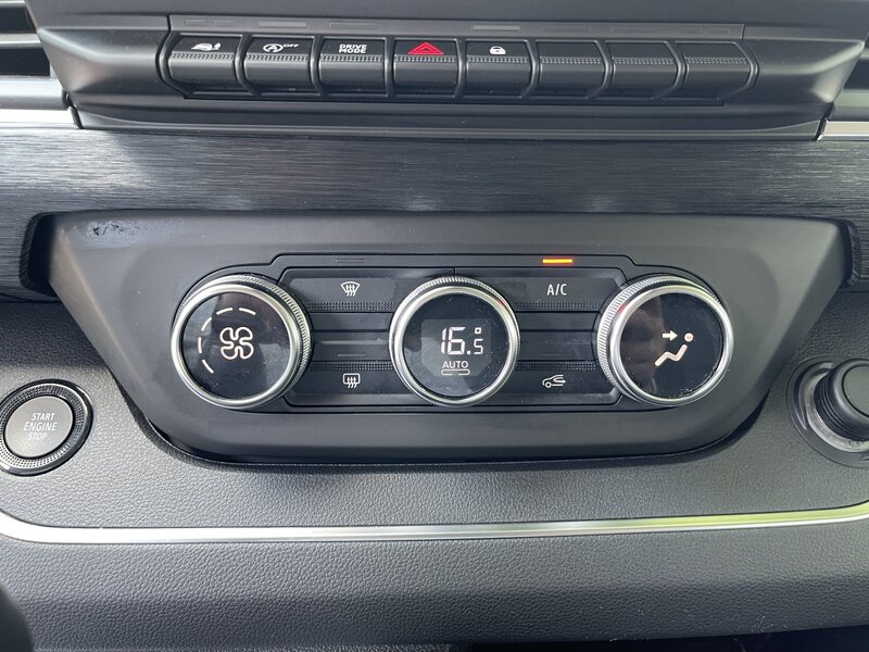 Fahrzeugabbildung Trafic L1H1 DOKA Komfort 3,0t dCi 150PS EDC Bild 41 von 46