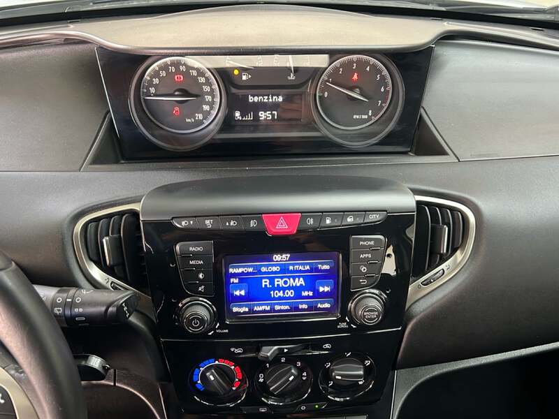 Lancia Ypsilon