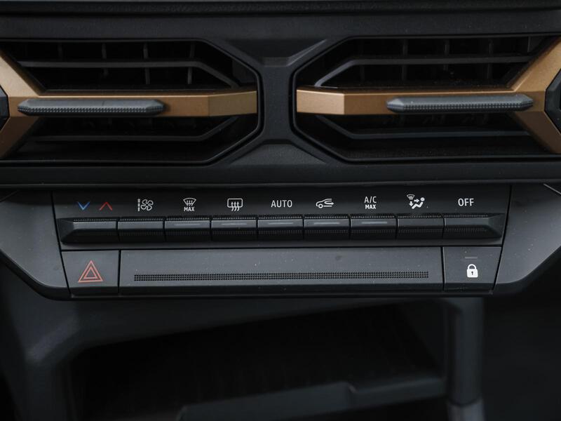 Fahrzeugabbildung Duster SHZ PDC KAMERA Bild 14 von 18