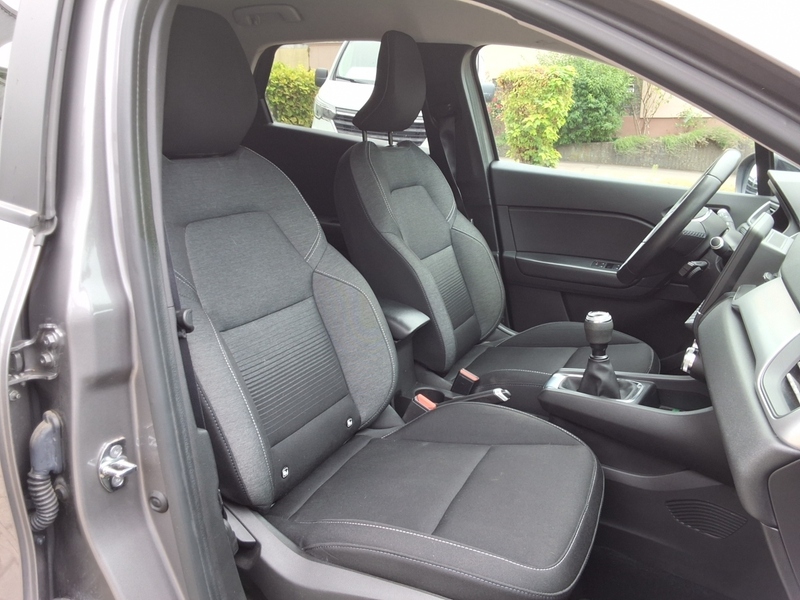 Fahrzeugabbildung Captur EXPERIENCE TCe 100 LPG Bild 11 von 16