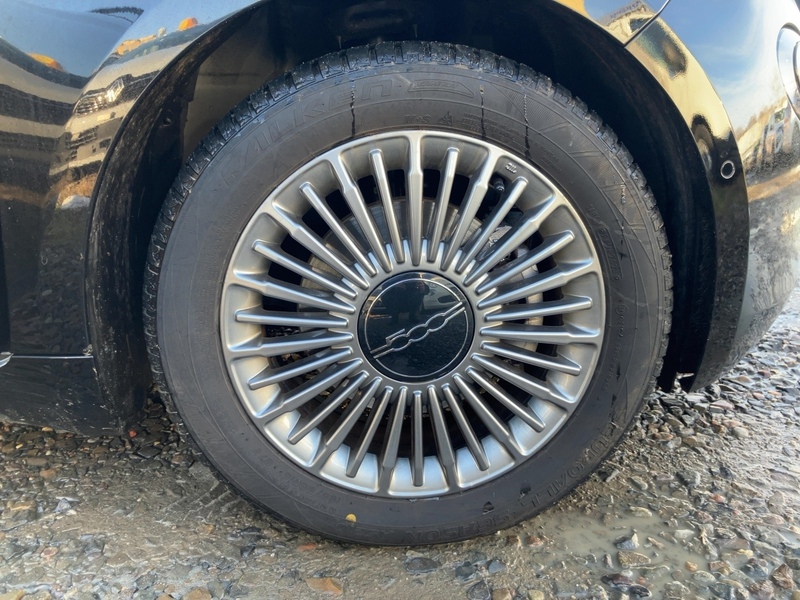 Fahrzeugabbildung 500e 42kWh 118PS Automatik Alufelgen Bild 6 von 15