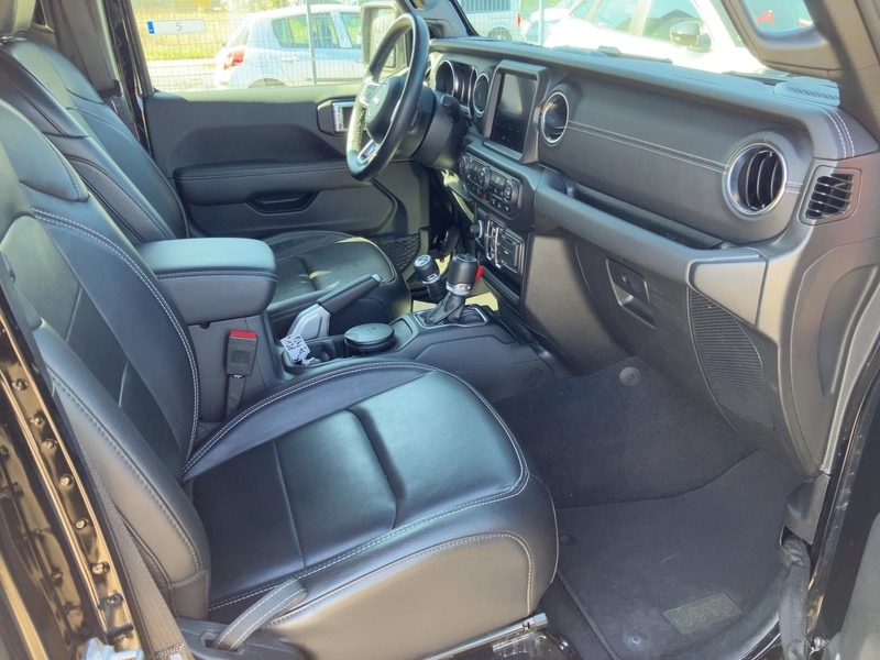 Fahrzeugabbildung Wrangler 4x4 Automatik, Carplay Bild 10 von 20