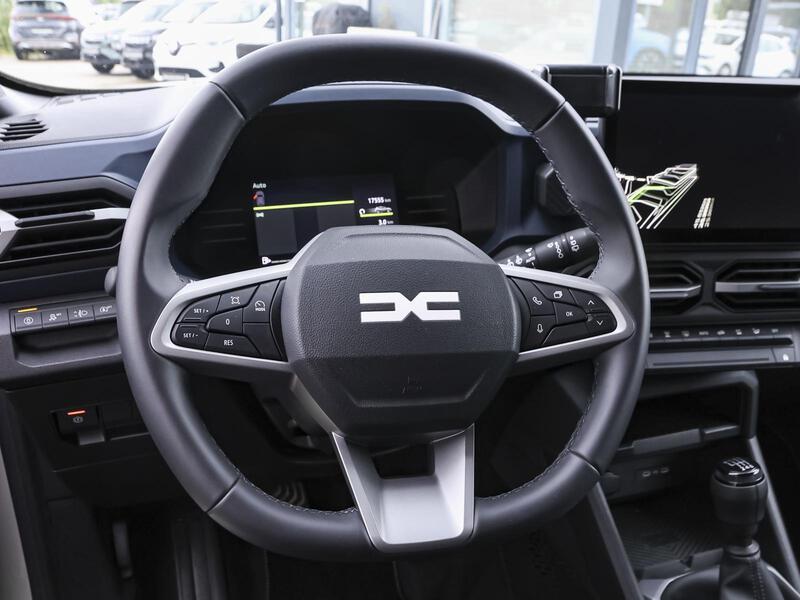 Fahrzeugabbildung Duster NAVI KAMERA ALLWETTER Bild 10 von 15