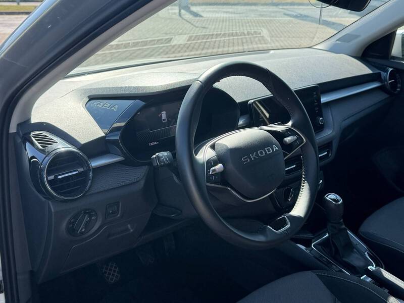 Fahrzeugabbildung Fabia *Klima/CarPlay/EPH* Bild 12 von 12