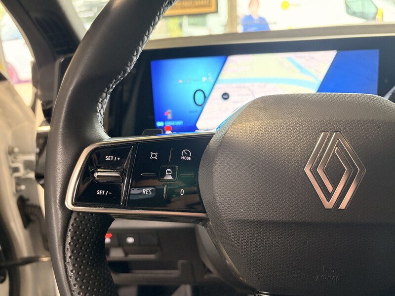 Fahrzeugabbildung Austral Techno Full Hybrid 200 PS Bild 32 von 50