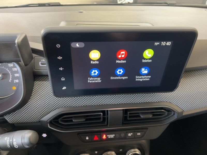 Fahrzeugabbildung Sandero PDC KLIMA keyless-Go Bild 19 von 23