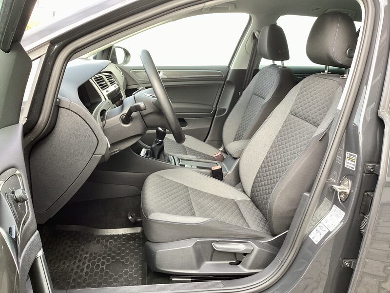 Fahrzeugabbildung Golf VII Variant 1.0 TSI MBT/Start-Stopp Bild 5 von 9