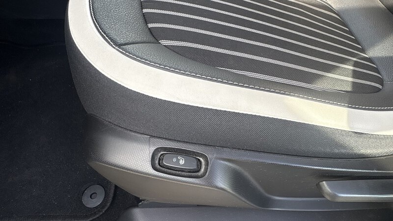 Fahrzeugabbildung Twingo E-Tech 100% elektrisch Bild 16 von 17