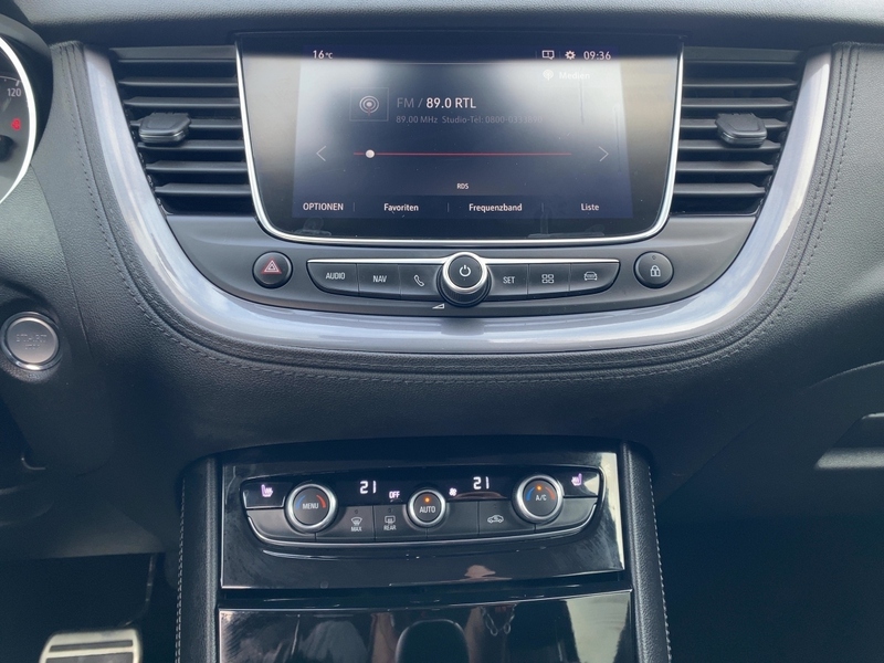 Fahrzeugabbildung Grandland X Dynamic FWD 130PS Bild 11 von 20