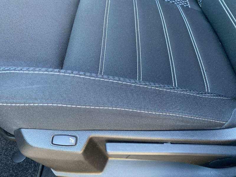 Fahrzeugabbildung Duster Scheckheft Sitzhe. Bild 15 von 20
