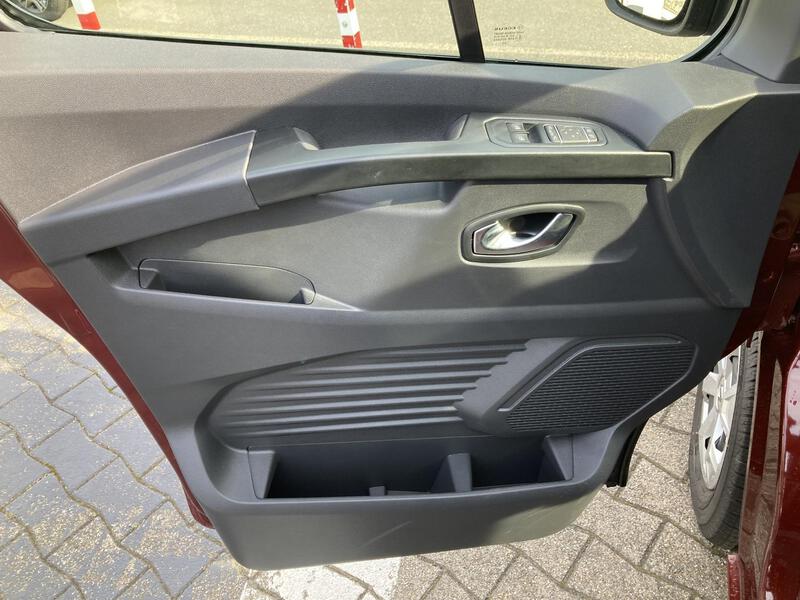 Fahrzeugabbildung Trafic Pkw Grand Entry Blue dCi 150 Bild 11 von 23