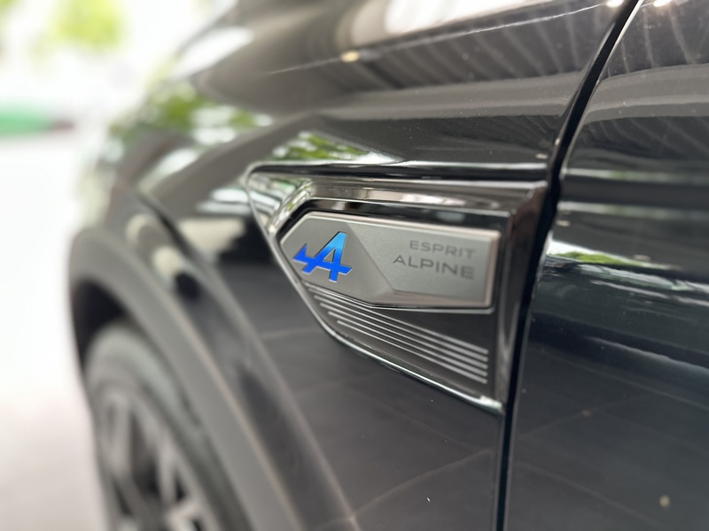 Fahrzeugabbildung Arkana Esprit Alpine 160 PS EDC Mild Hybrid Bild 29 von 50