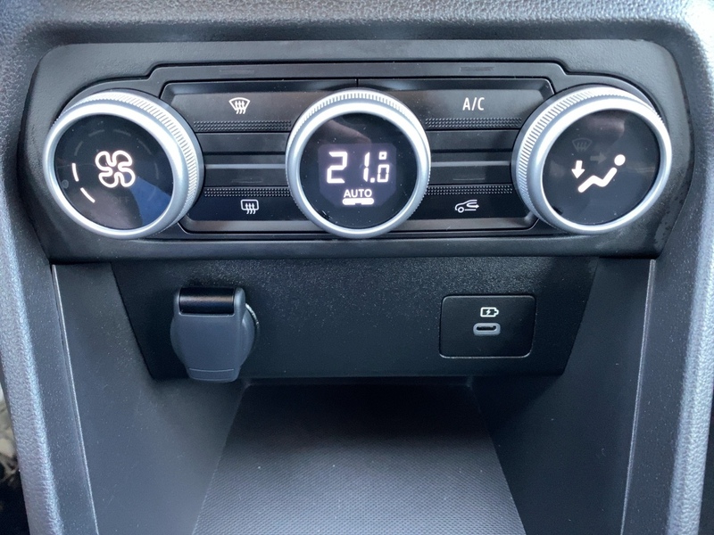 Fahrzeugabbildung Sandero Journey TCe 90 Bild 17 von 21