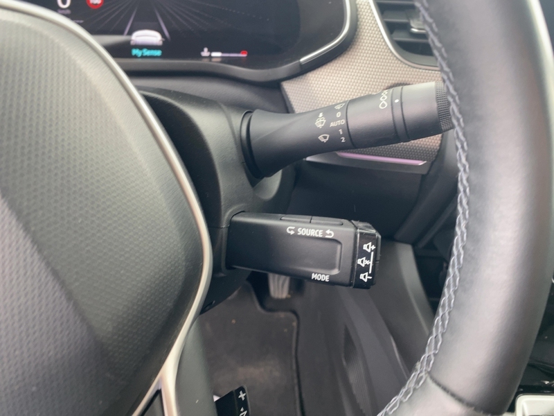 Fahrzeugabbildung Arkana TECHNO Mild Hybrid 140 EDC Bild 16 von 19