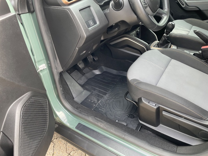 Fahrzeugabbildung Duster +++4WD+++AHK+++ Bild 23 von 50