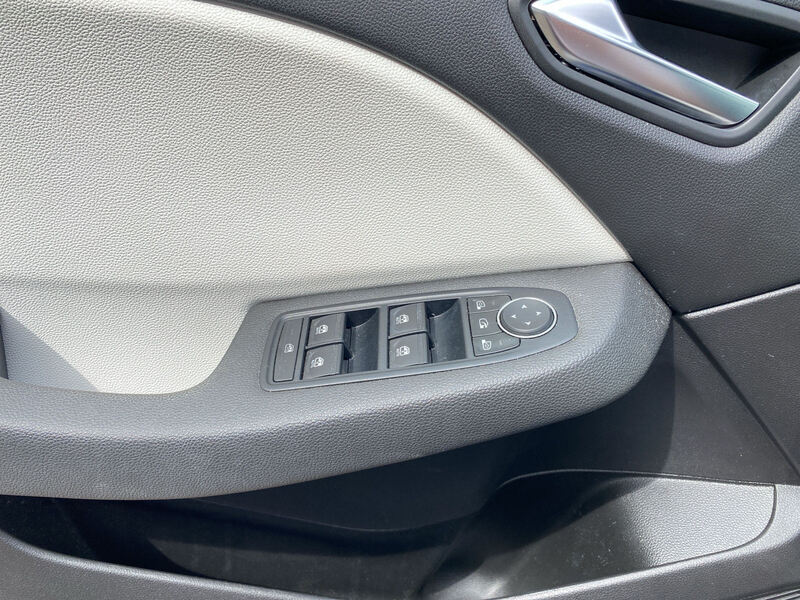 Fahrzeugabbildung Clio Scheckheft Navi Sitzheizung  Bild 20 von 20