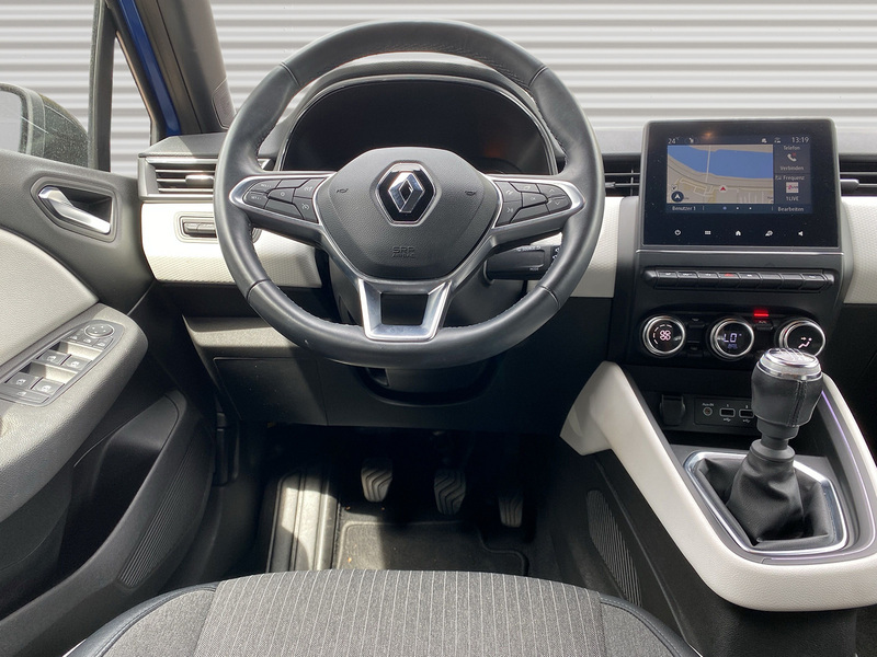 Fahrzeugabbildung Clio Scheckheft Navi Sitzheizung  Bild 8 von 20