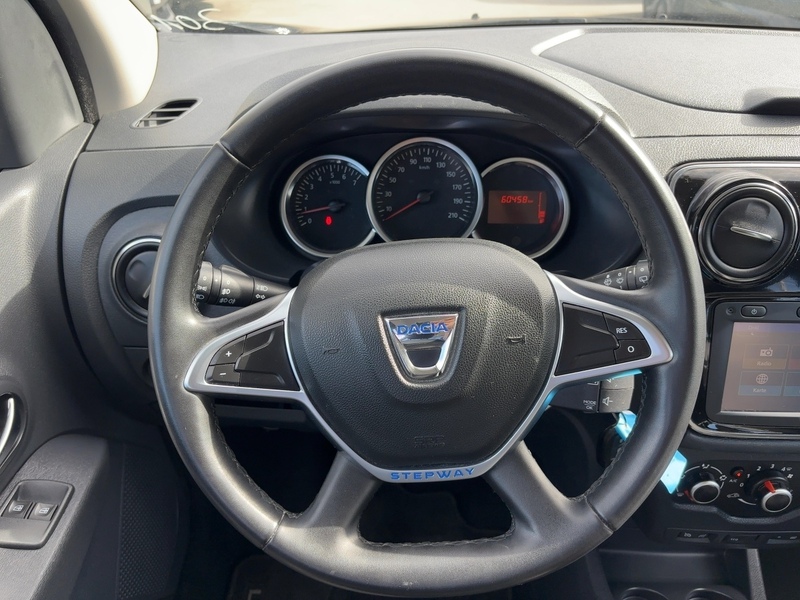 Fahrzeugabbildung Lodgy Stepway SCe 100 7-Sitzer Bild 8 von 15
