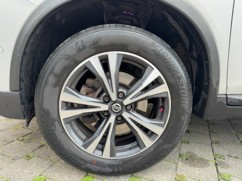 Fahrzeugabbildung X-Trail AUTOMATIK/7SITZER Bild 7 von 15