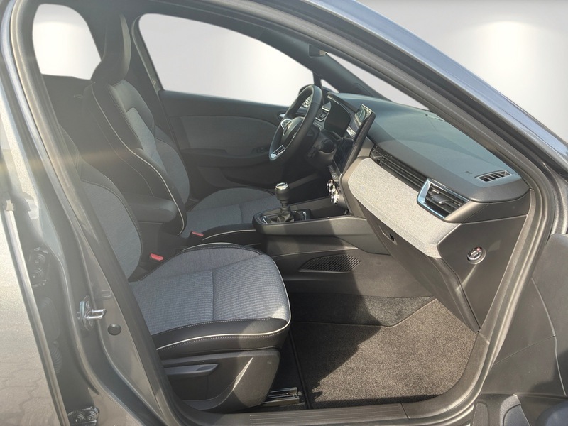 Fahrzeugabbildung Clio Navi Klima RFK SHZ Bild 15 von 17