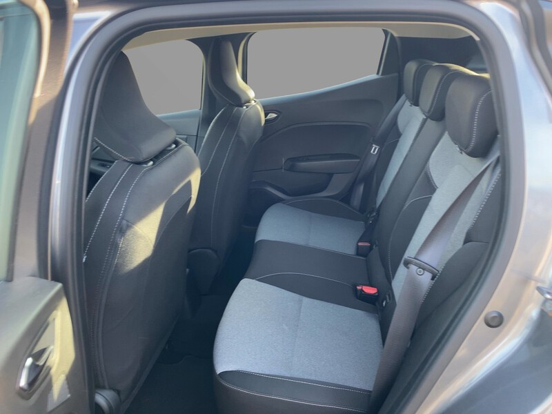 Fahrzeugabbildung Clio EVOLUTION TCe 90 Bild 8 von 21