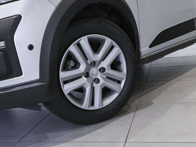 Fahrzeugabbildung Sandero NAVI PDC RFK TWA Bild 7 von 15