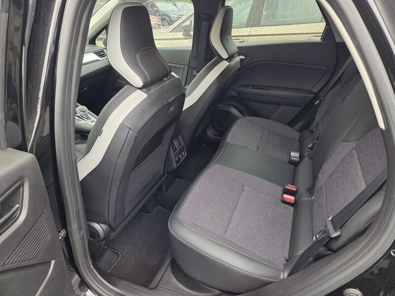 Fahrzeugabbildung Captur INTENS E-TECH Plug-in 160 Bild 6 von 10