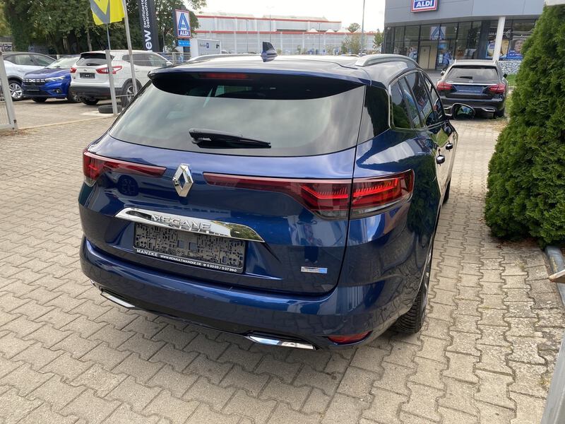 Fahrzeugabbildung Megane Grandtour INTENS E-TECH PLUG-IN 160 Bild 4 von 19