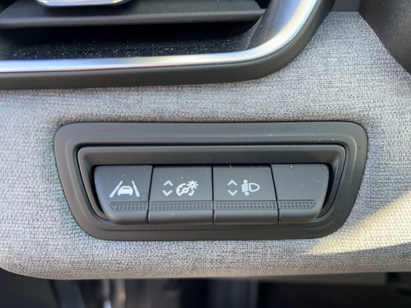Fahrzeugabbildung Clio Apple CarPlay PDC KLIMA BT Bild 15 von 20