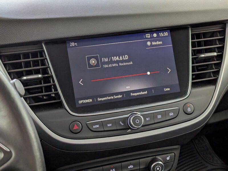 Fahrzeugabbildung Crossland X 1.2 Turbo Edition Navi LED Klima Bild 20 von 33