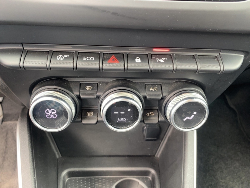 Fahrzeugabbildung Duster ABS Fahrerairbag Bild 17 von 21
