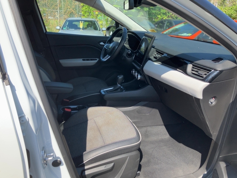Fahrzeugabbildung Captur Automatik Bild 9 von 18