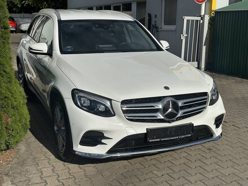 Fahrzeugabbildung GLC 350 d 4Matic AMG Line Bild 3 von 16