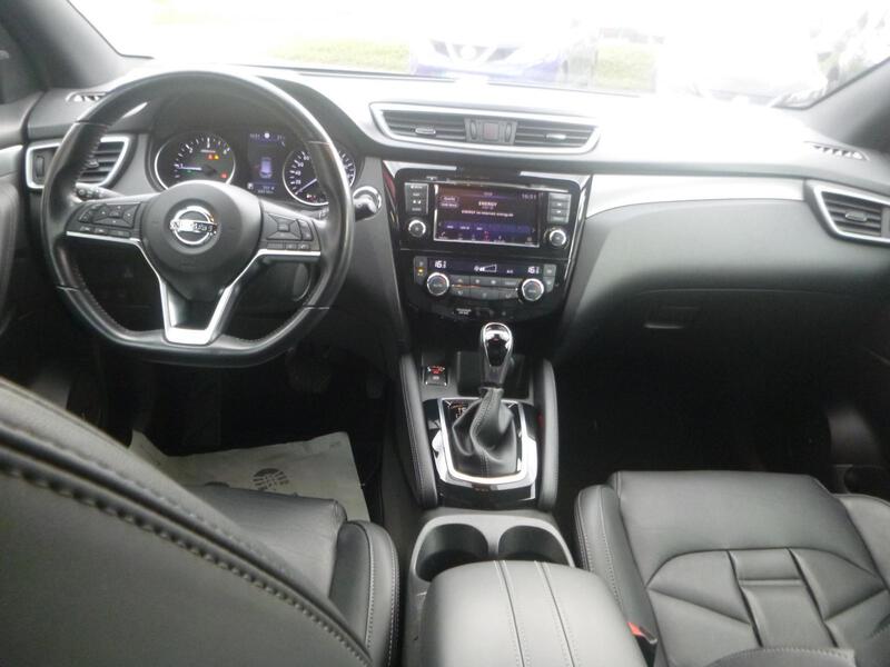 Fahrzeugabbildung Qashqai 1.7 dCi Xtronic 4x4 Bild 6 von 23