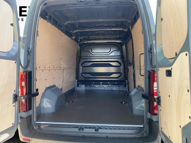 Fahrzeugabbildung Master FWD Kasten extra L2H2 3,5t Blue dCi 150 E Bild 6 von 21