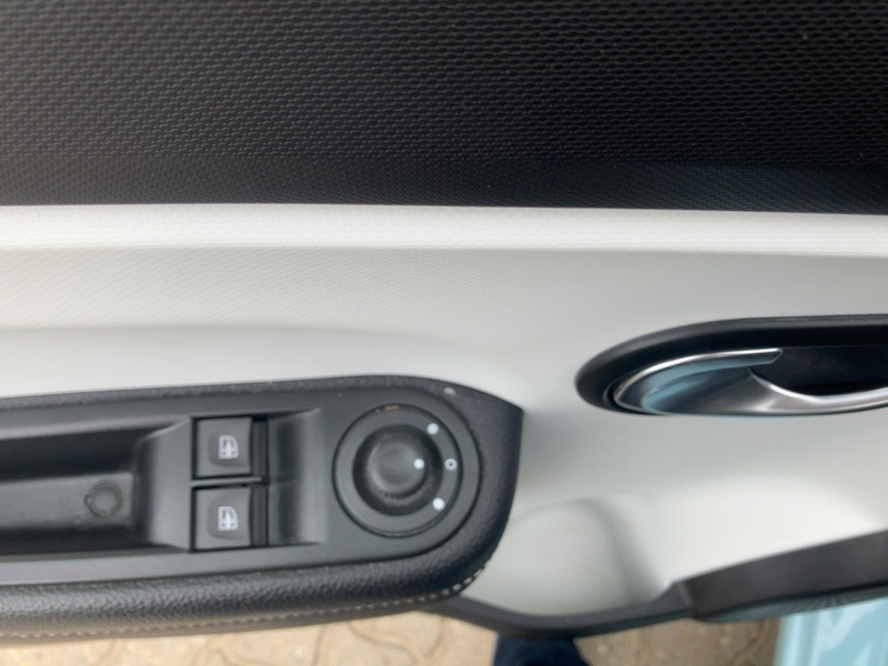 Fahrzeugabbildung Twingo Electric Techno Electric Bild 14 von 20