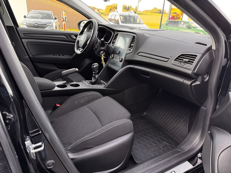 Fahrzeugabbildung Megane GRANDTOUR LIMITED TCE 140 Bild 8 von 19