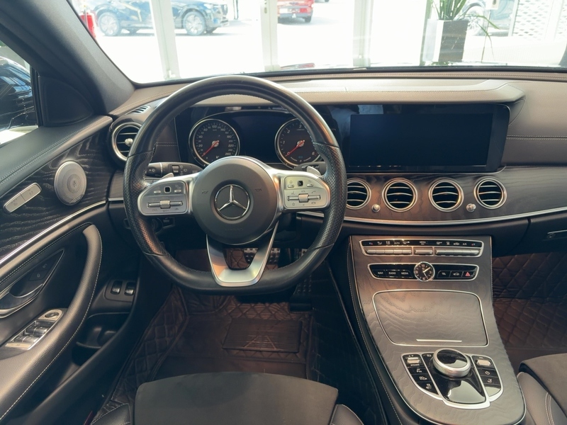 Mercedes-Benz E 300