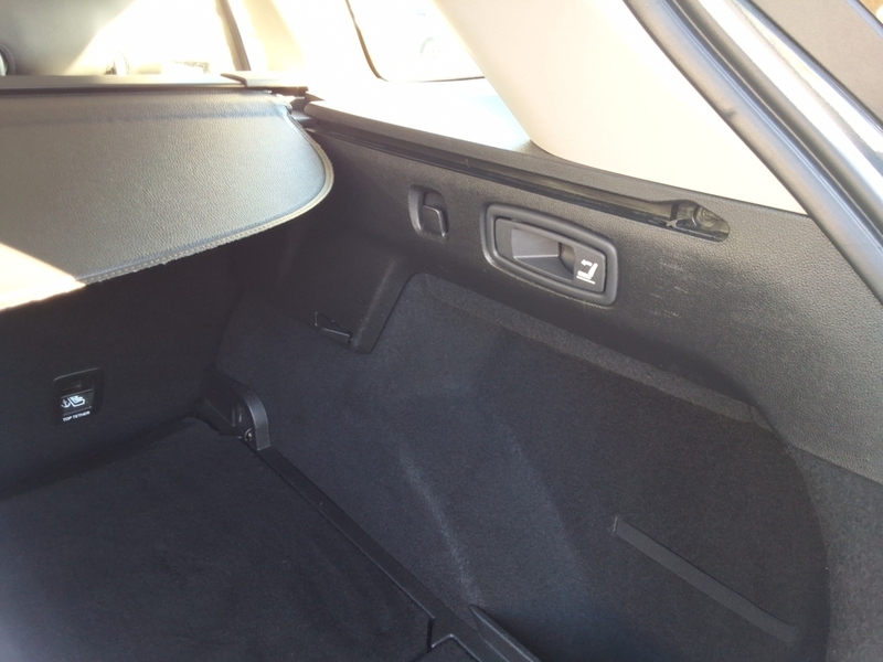 Fahrzeugabbildung Megane ENERGY TCE 130/CARPLAY/PDC/KLIMA Bild 14 von 16