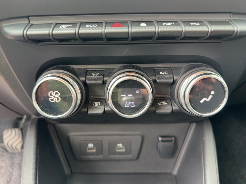 Fahrzeugabbildung Duster AHK LED Bild 13 von 14