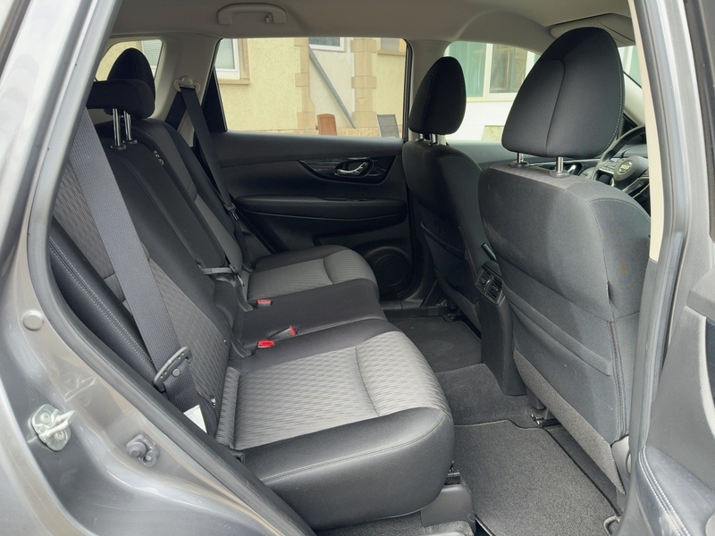 Fahrzeugabbildung X-Trail Automatik Bild 12 von 16