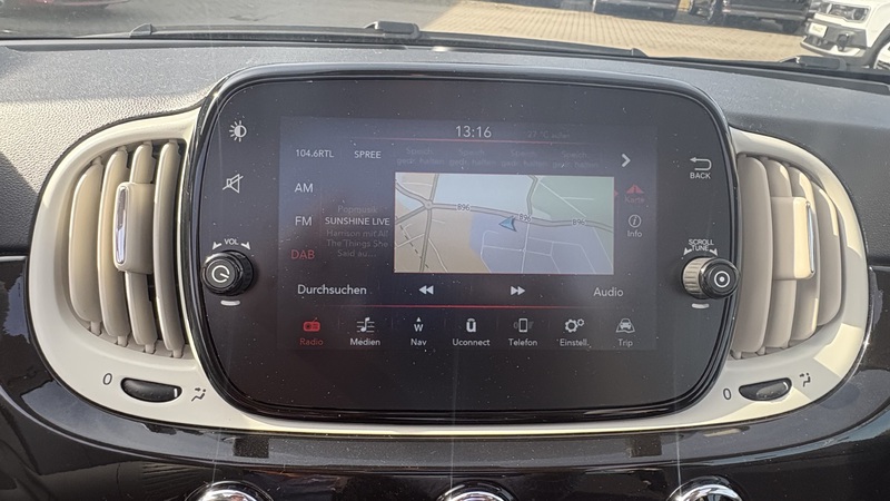 Fahrzeugabbildung 500C Cabrio 1.0 70PS Dolcevita Navi PDC Klima Bild 15 von 18