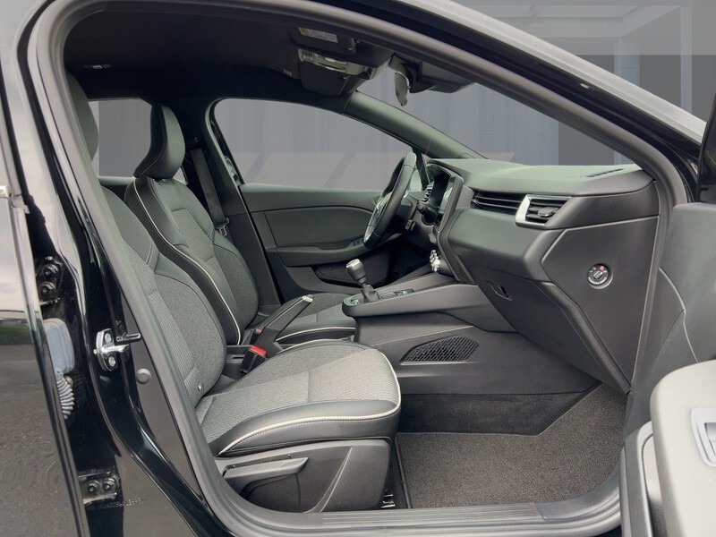Fahrzeugabbildung Clio 360° KAMERA Bild 7 von 22