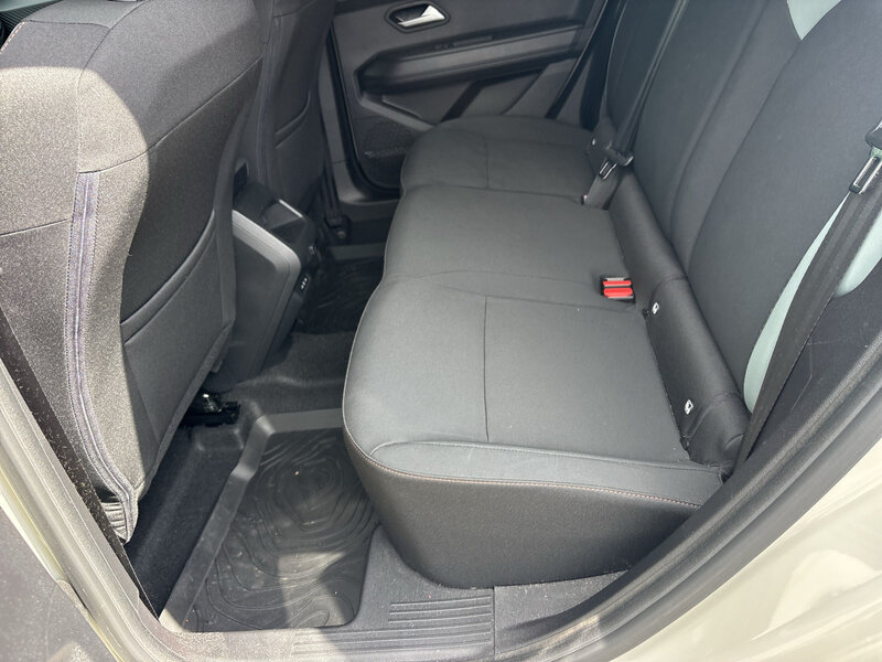 Fahrzeugabbildung Duster Extreme Hybrid 140 Bild 8 von 9