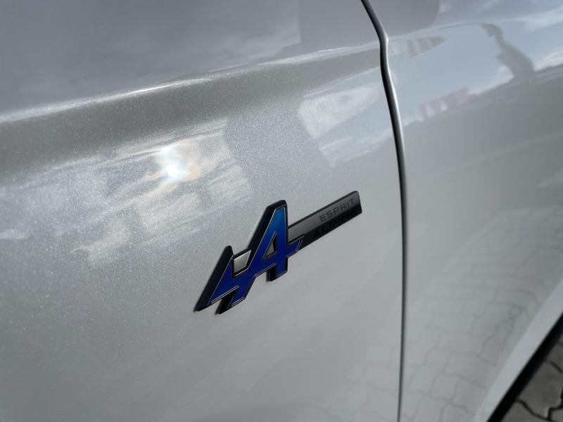 Fahrzeugabbildung Austral Esprit Alpine Full Hybrid E-Tech 200 Bild 37 von 42