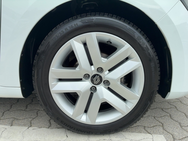 Fahrzeugabbildung Clio Allwetter+PDC+Carplay Bild 11 von 50