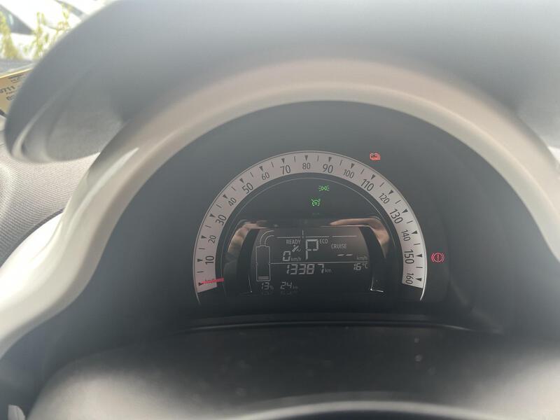 Fahrzeugabbildung Twingo Techno Electric Bild 11 von 13