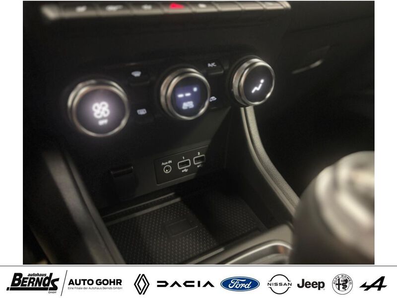 Fahrzeugabbildung Captur TCe Mild Hybrid 140 GPF Bild 18 von 28