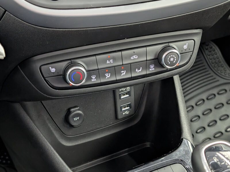 Fahrzeugabbildung Crossland X 1.2 Turbo Edition Navi LED Klima Bild 17 von 33